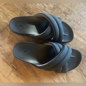 OluKai Hila Women’s Puffy Slide Sandals Black Size 8